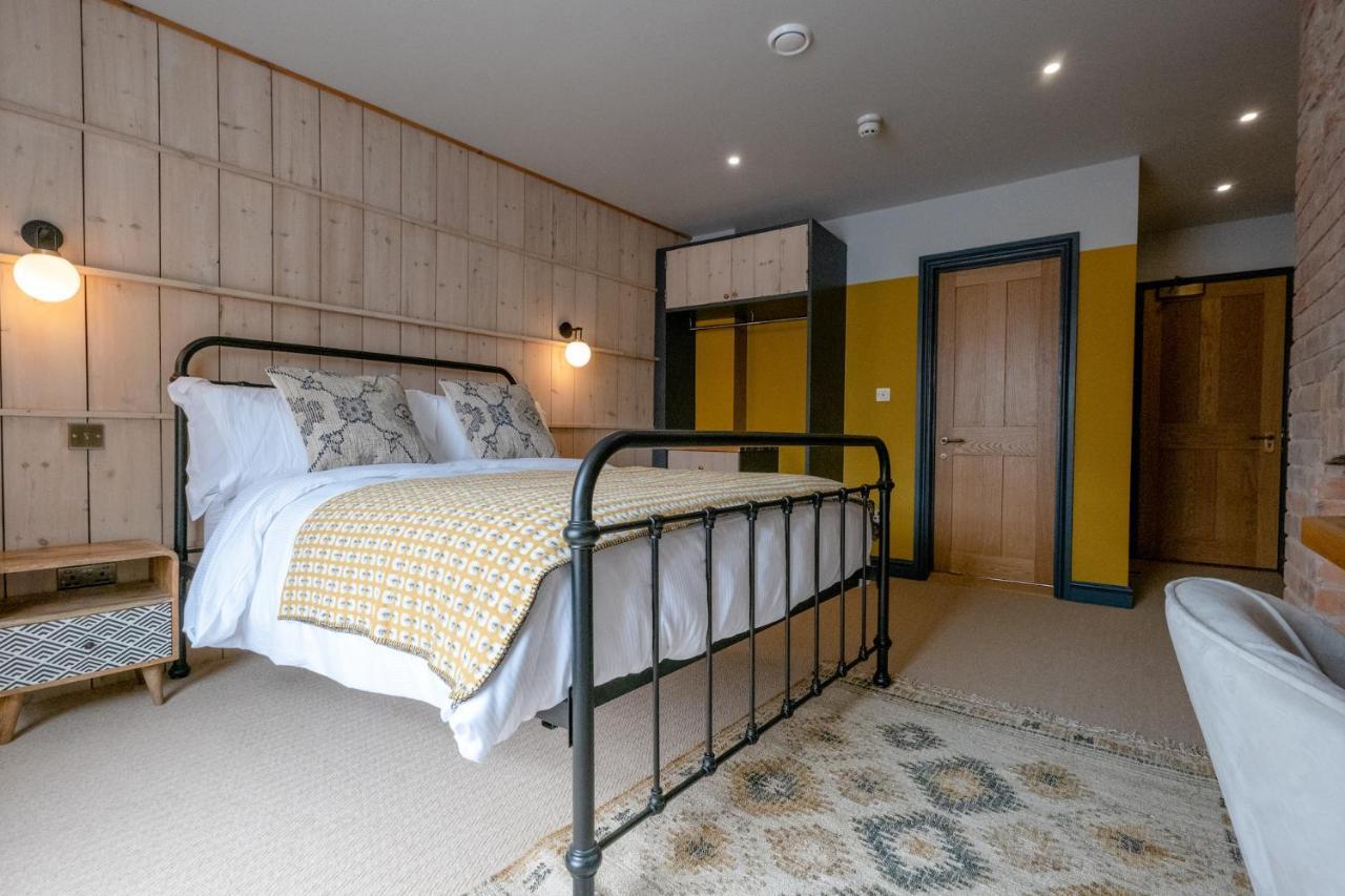 The Sheep And Penguin Hotel Wells Exterior photo
